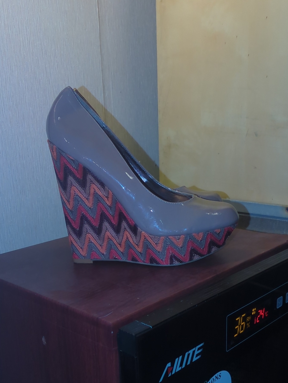 Steve Madden Gray Patent Wedge Pumps with Chevron-Patterned Platform